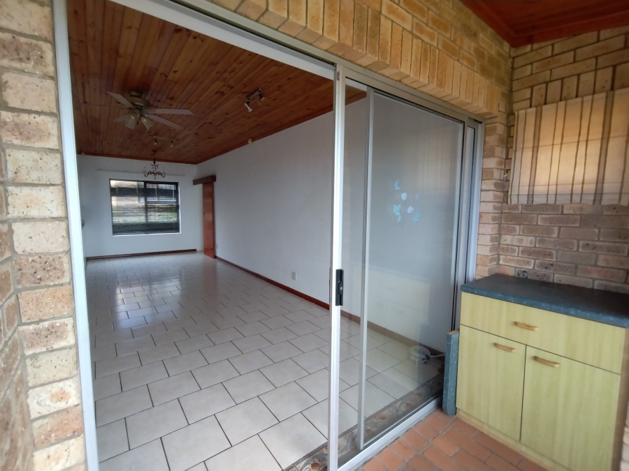 3 Bedroom Property for Sale in Wavecrest Eastern Cape